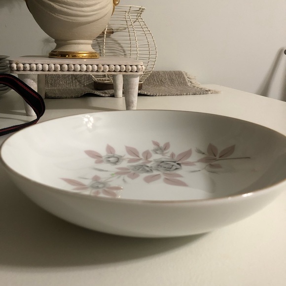 Mikasa Rosecrest 9” Round Vegetable Bowl - Picture 8 of 8